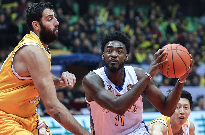  老鹰特雷杨冲突 被禁赛一场引争议  